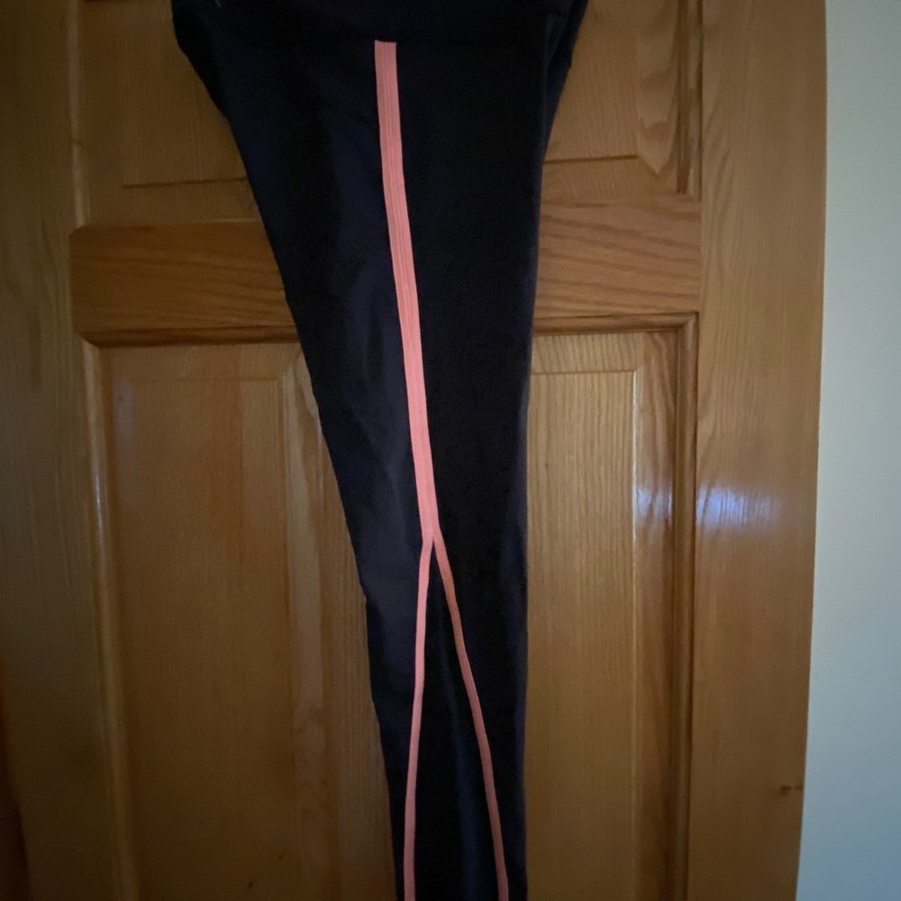 Lululemon Ladies leggings - Black w/peach stripe and waistband- Size 6 - Picture 5 of 8